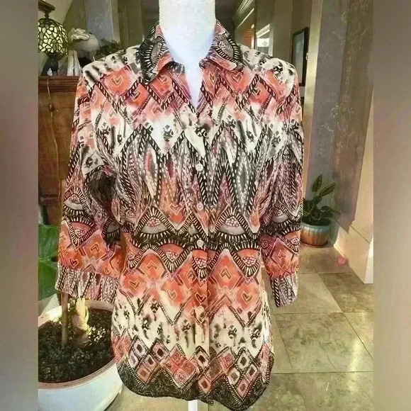 Chicos ladies size 1 blouse. Short sleeve button down excellent condition. - Picture 6 of 10